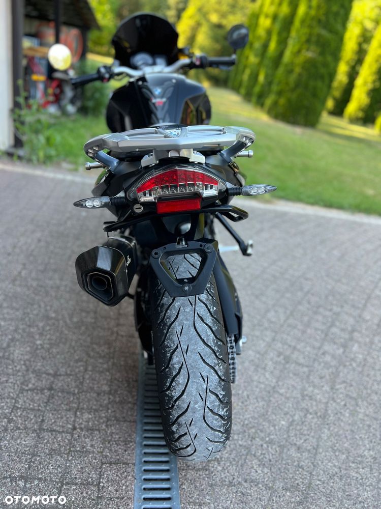 BMW F - 19