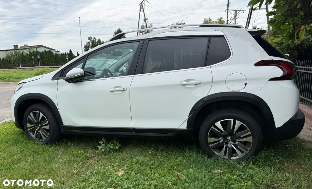 Peugeot 2008 1.2 Pure Tech Allure S&S - 5