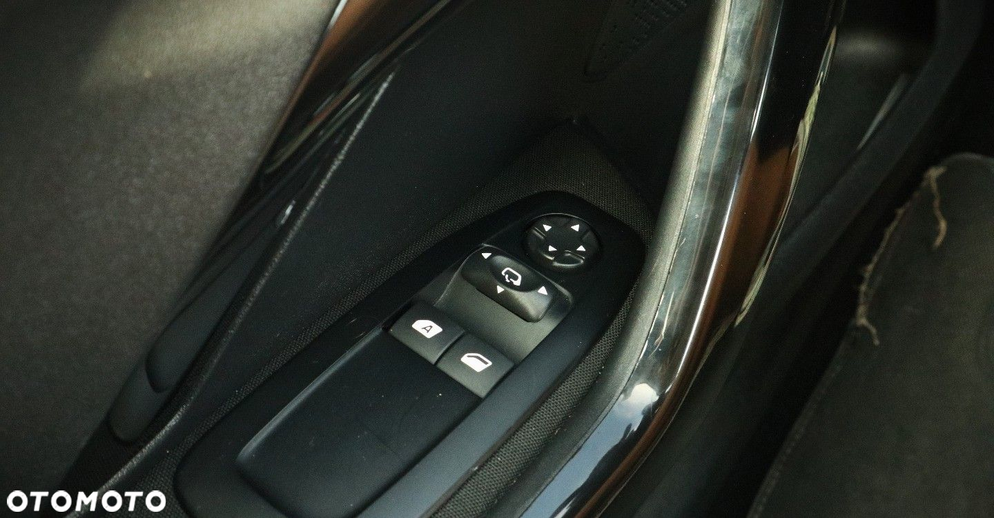 Peugeot 208 1.2 PureTech Style - 24