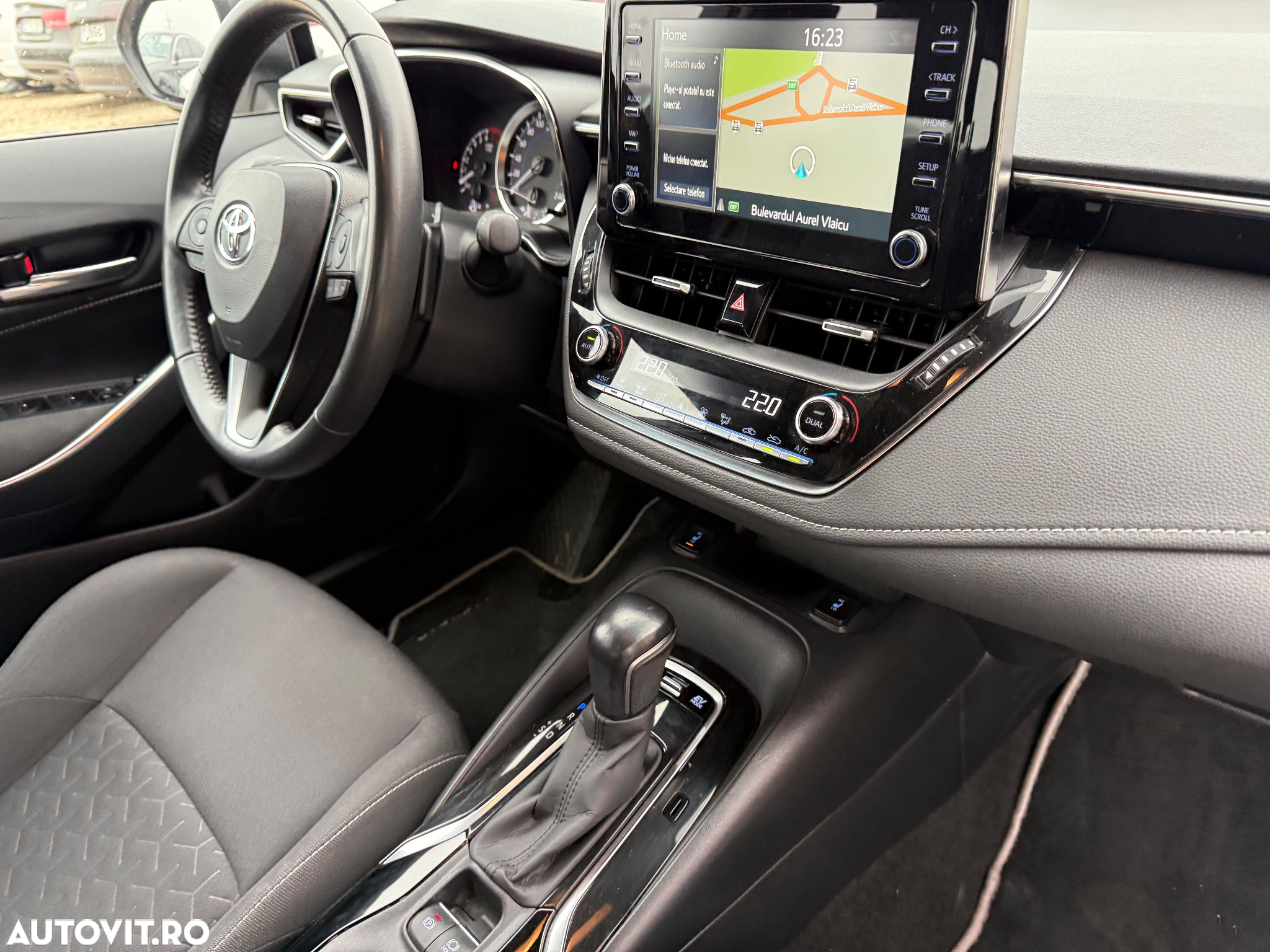 Toyota Corolla 2.0 Hybrid Lounge - 11