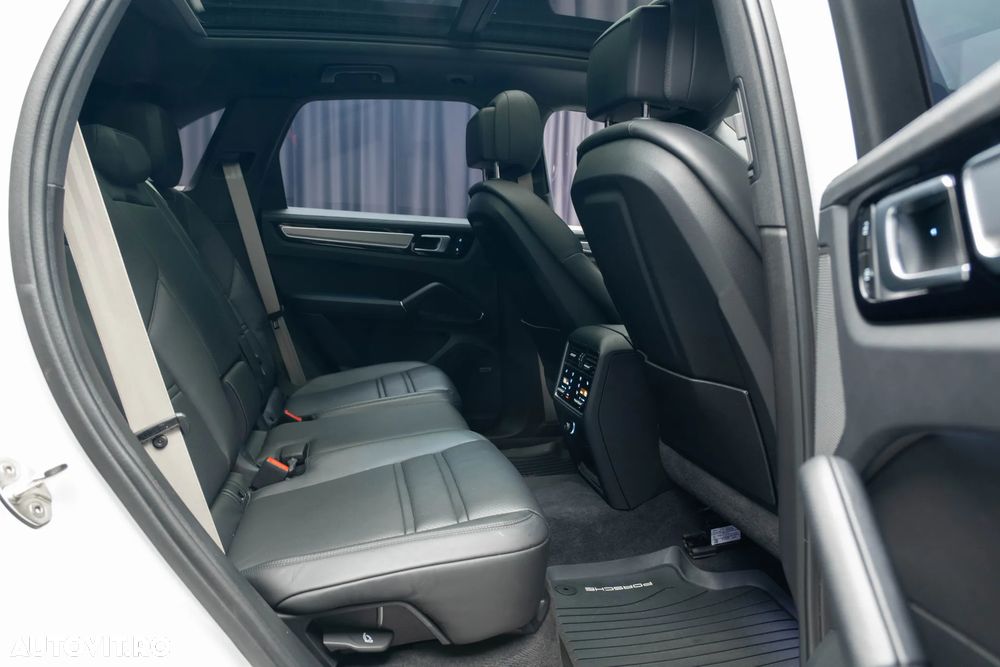 Porsche Cayenne E-Hybrid Tiptronic S Platinum Edition - 26