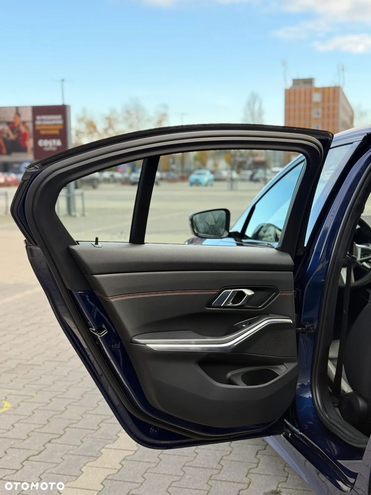 BMW Seria 3 330i Luxury Line sport - 21