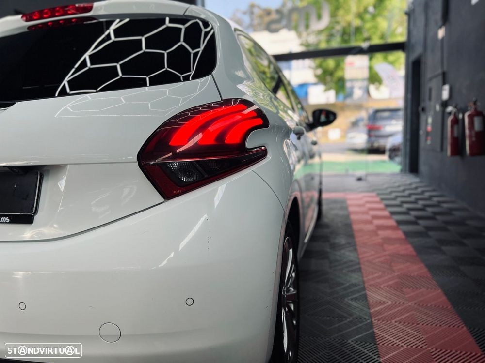 Peugeot 208 1.6 BlueHDi Style - 11