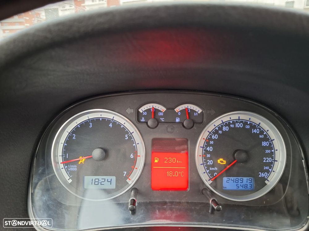 VW Golf 1.4i 25 Anos - 8