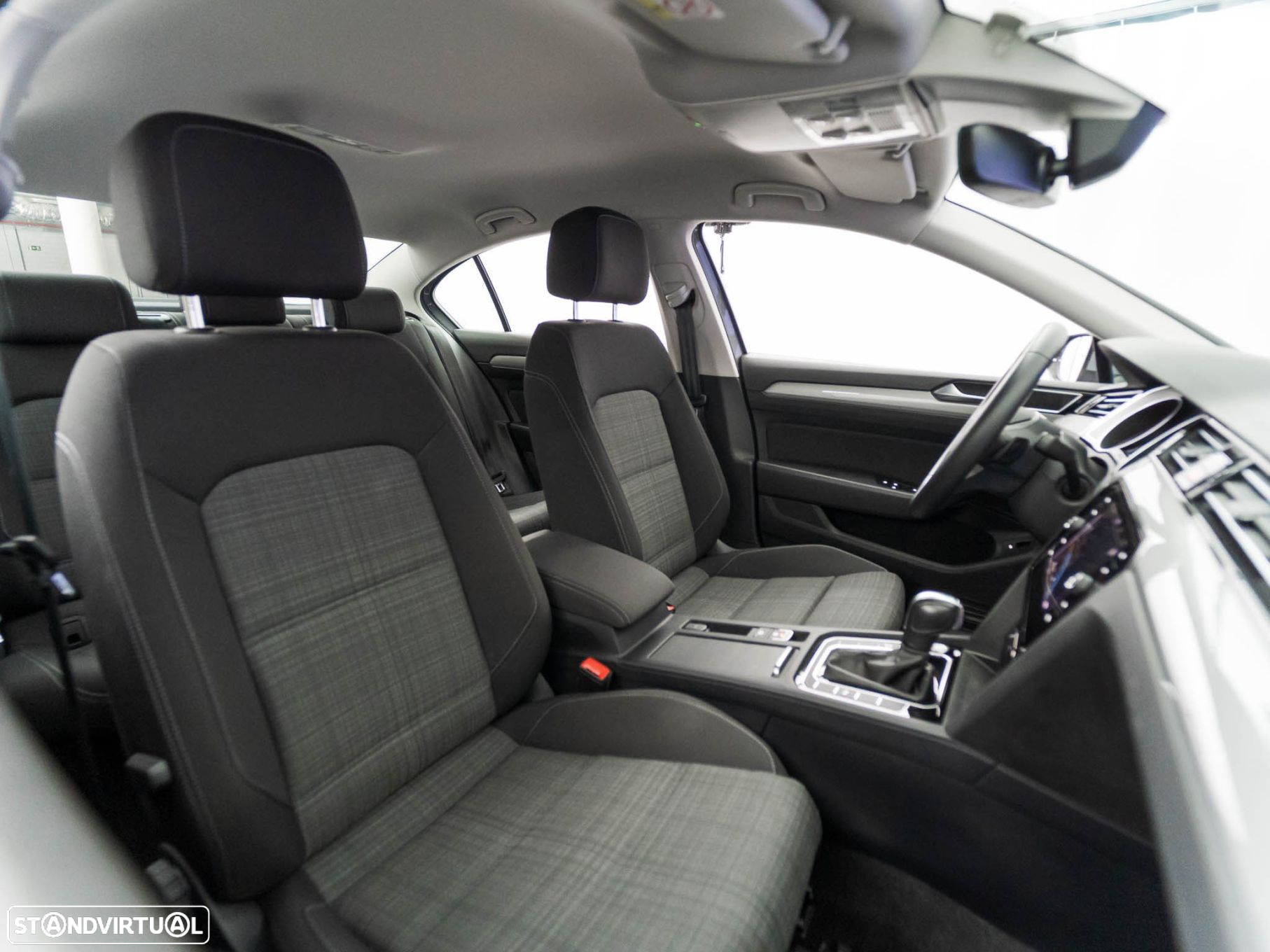 VW Passat 2.0 TDI Business DSG - 36