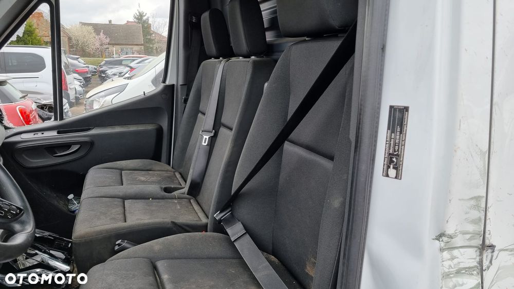 Mercedes-Benz Sprinter - 11