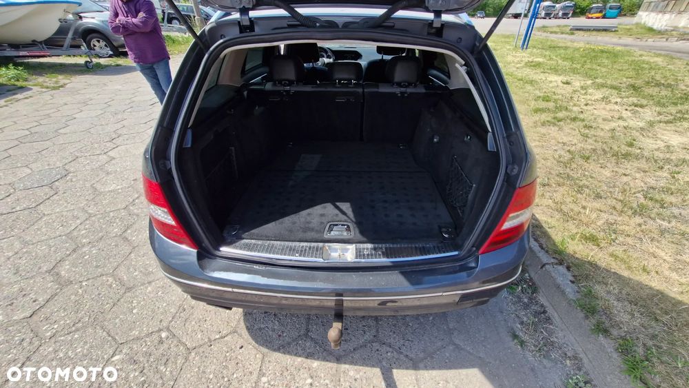 Mercedes-Benz Klasa C 220 CDI Edition - 28