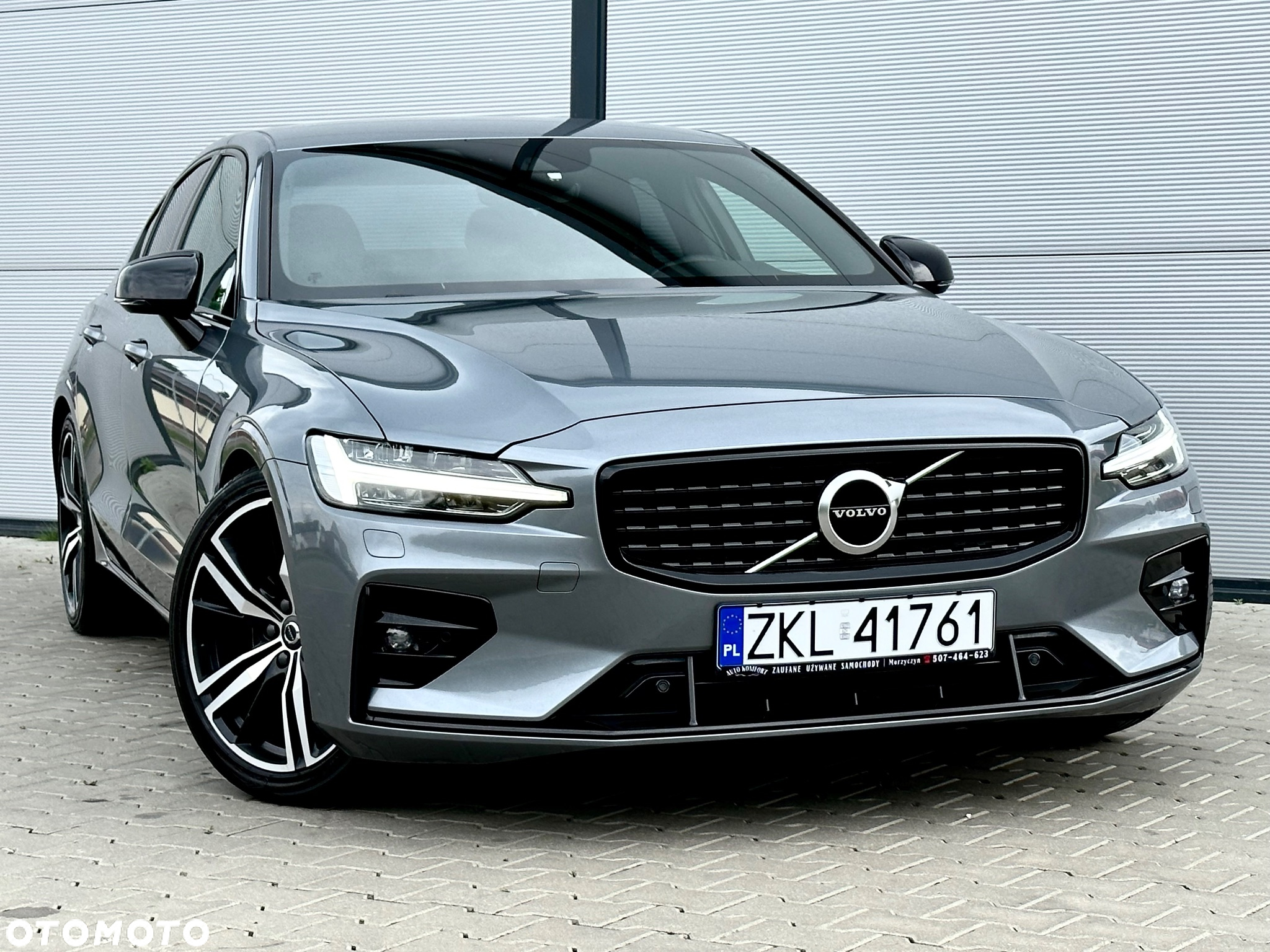 Volvo S60 T5 R-Design - 9