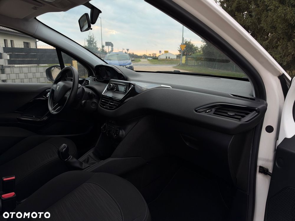 Peugeot 208 - 16
