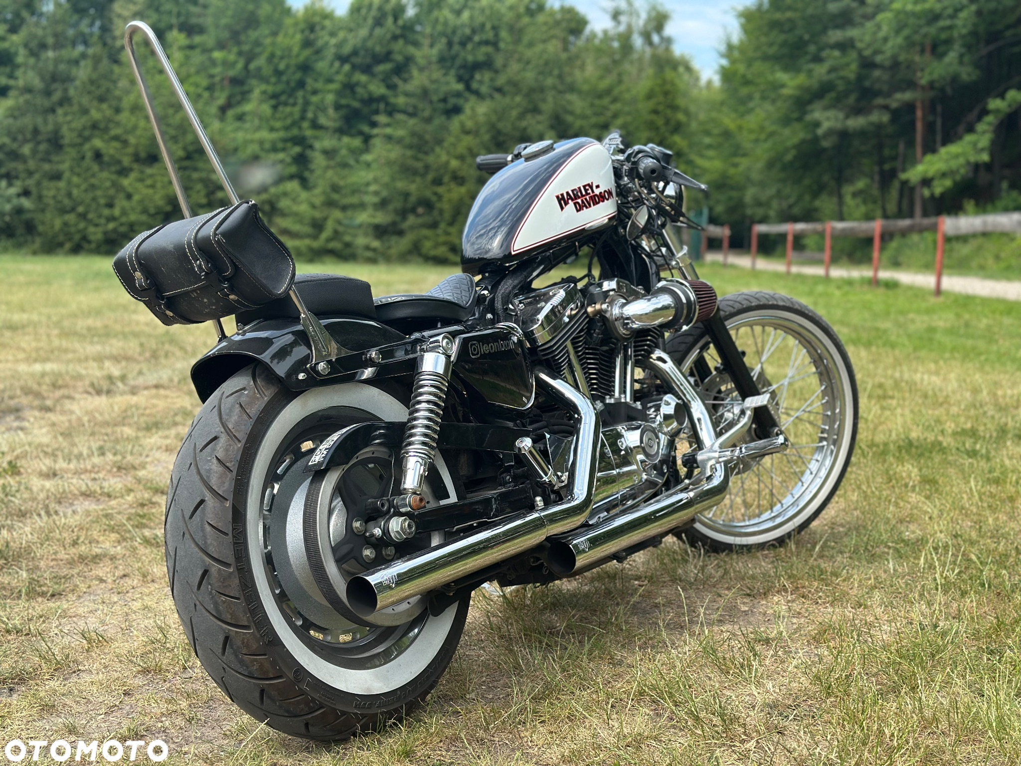 Harley-Davidson Sportster Custom 1200C - 11
