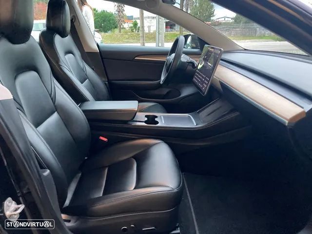 Tesla Model 3 RWD - 32