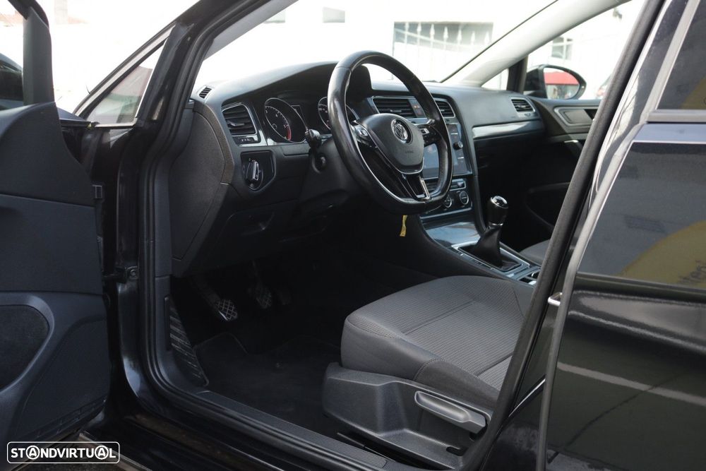 VW Golf Variant 1.6 TDi Confortline - 16