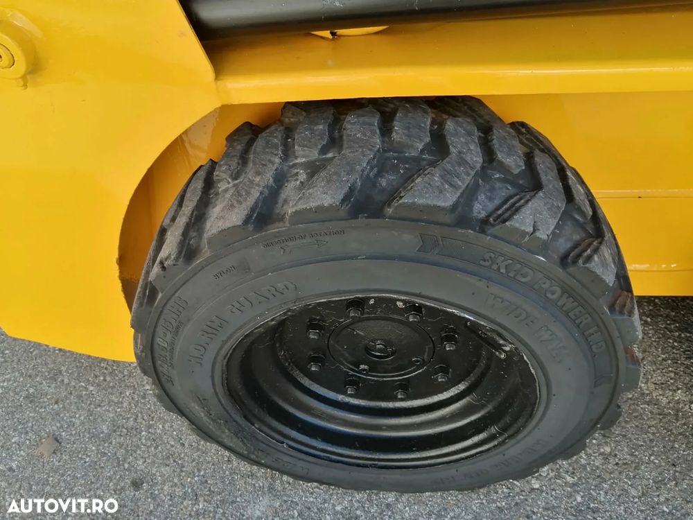 Bobcat MINIINCARCATOR FRONTAL PNEU RIGID RAM ITALIA - 17