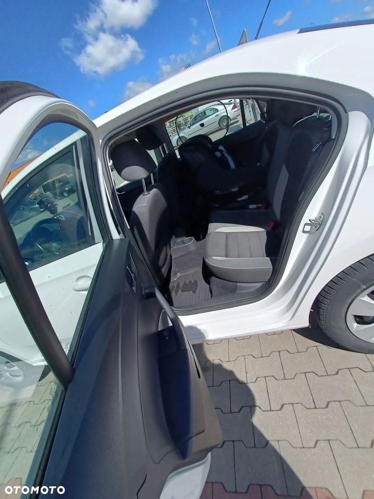 Skoda RAPID 1.2 TSI Ambition DSG - 22