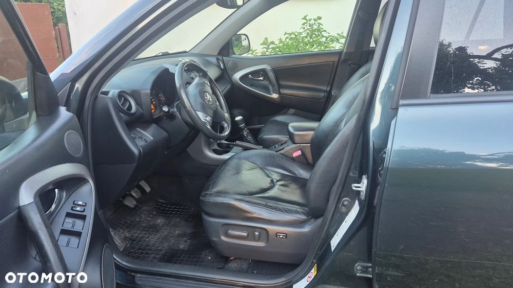 Toyota RAV4 2.2 D-4D X - 2