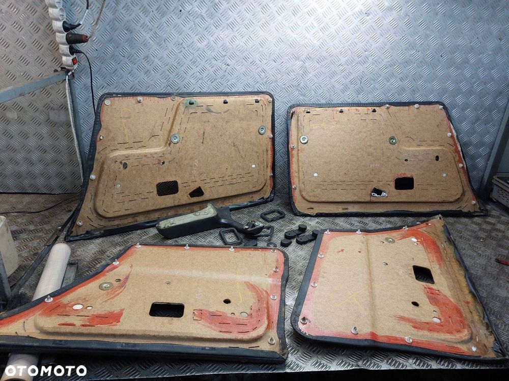 BOCZEK BOCZKI DRZWI KOMPLET BMW E30 KOMBI TOURING - 14