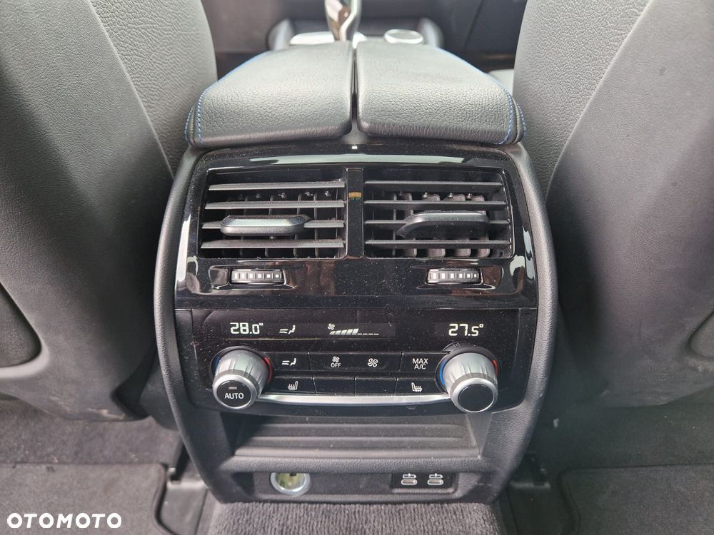 BMW Seria 5 M550i xDrive sport - 15