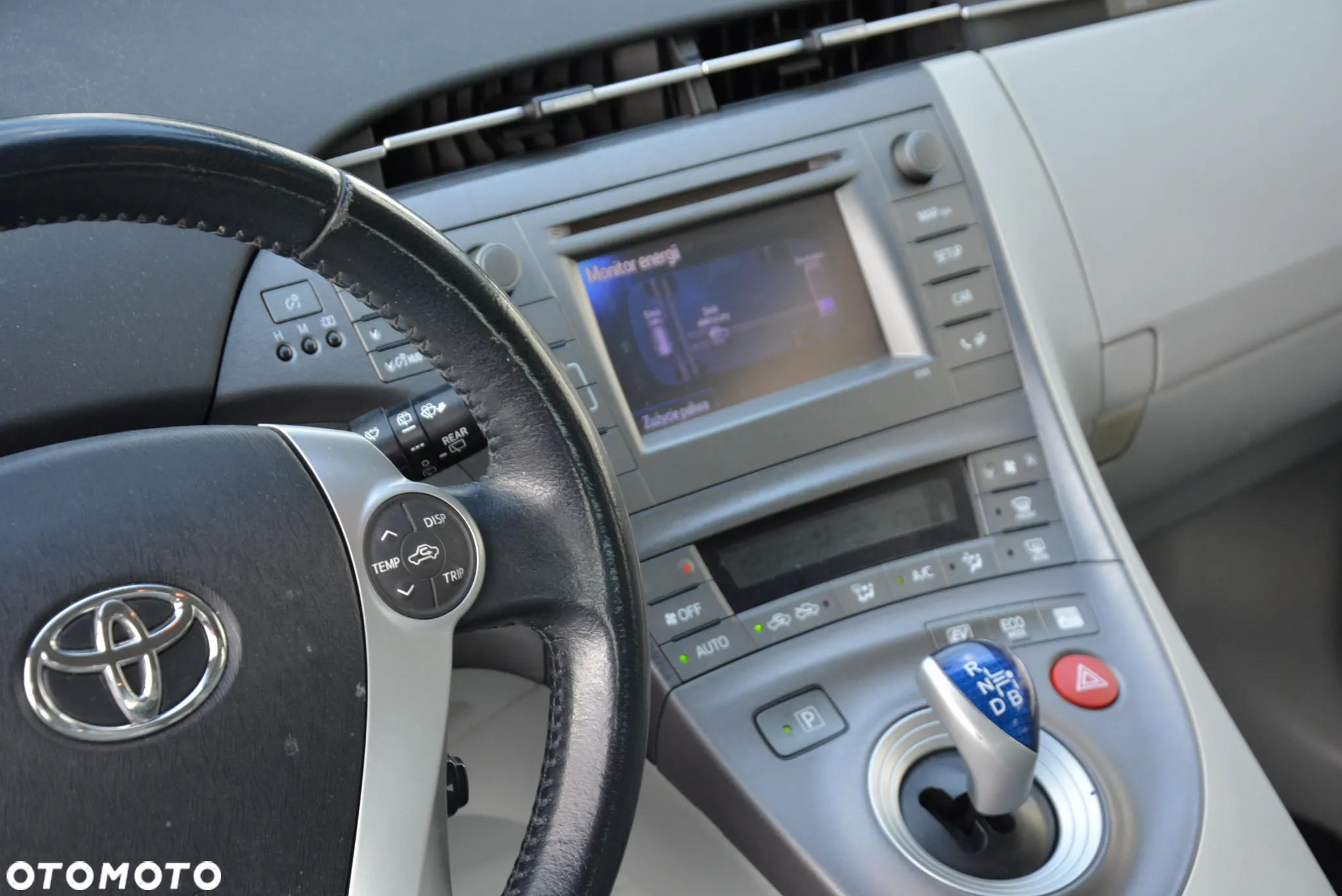 Toyota Prius 1.8 HSD Premium - 35