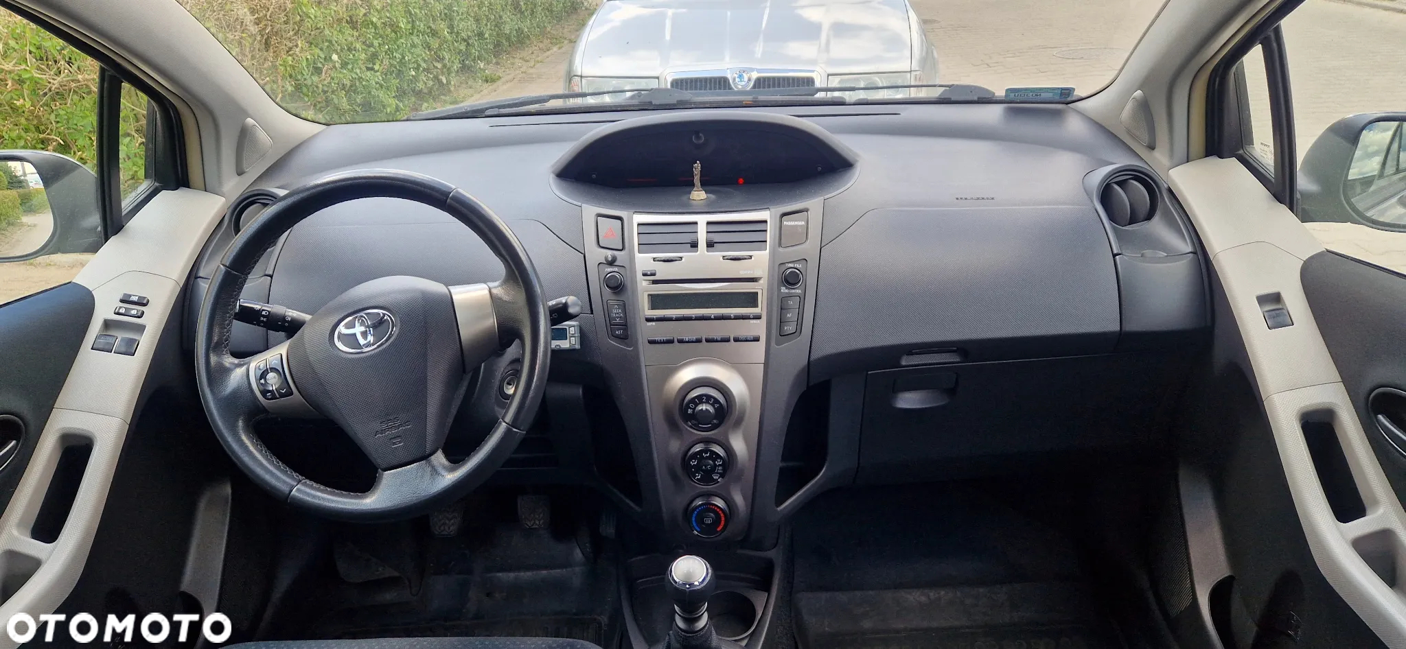 Toyota Yaris - 12
