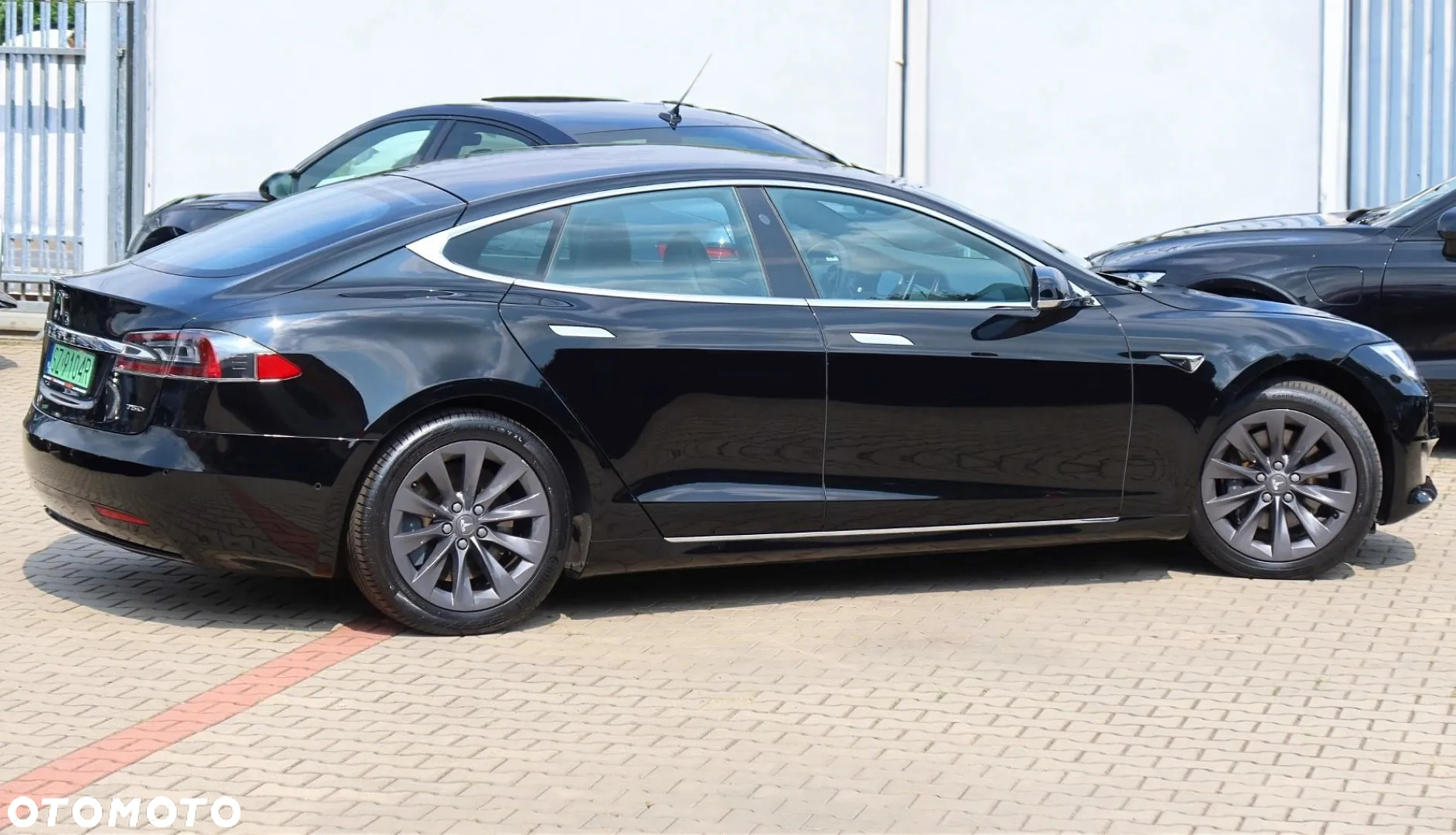 Tesla Model S Dual Motor Allradantrieb - 37