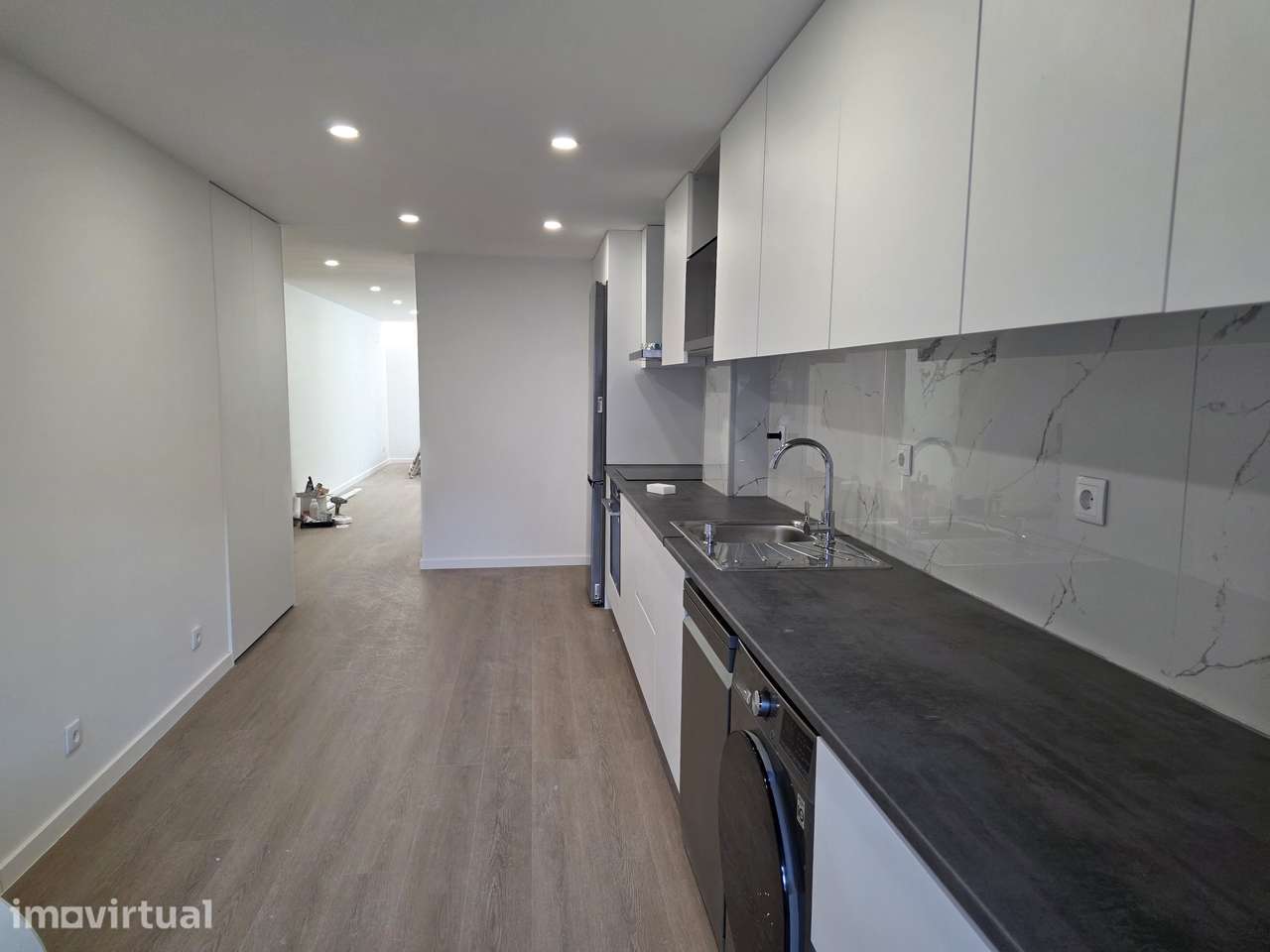 T3 totalmente remodelado | 126 m² | Garagem fechada | Pronto a habitar - Grande imagem: 2/16
