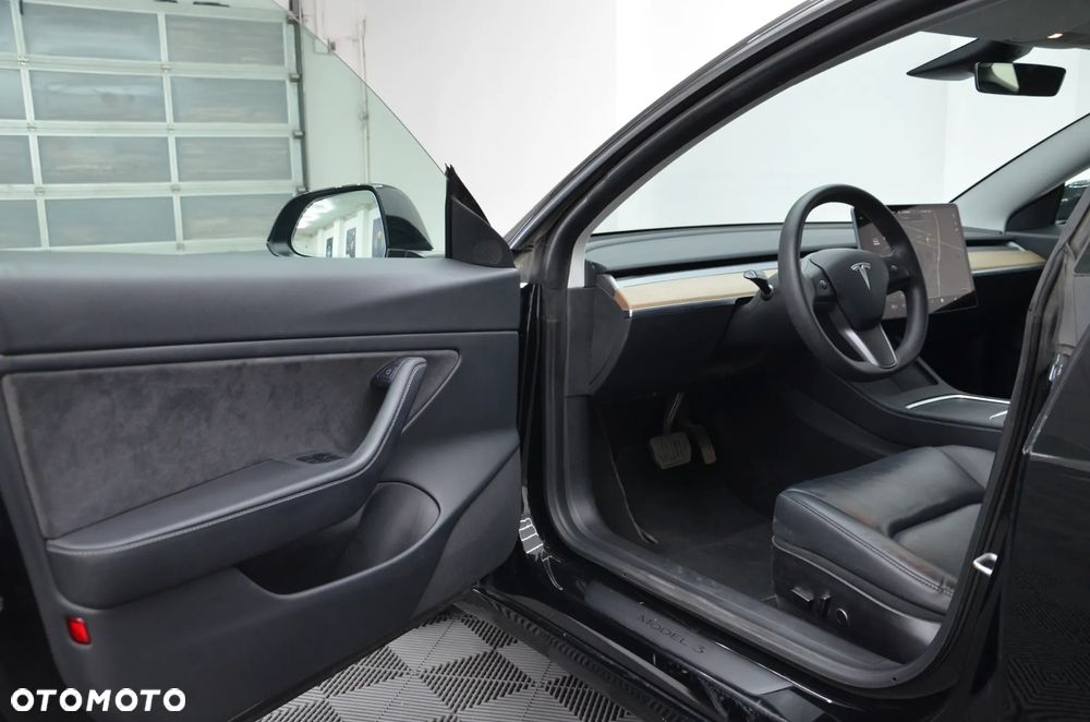Tesla Model 3 - 9
