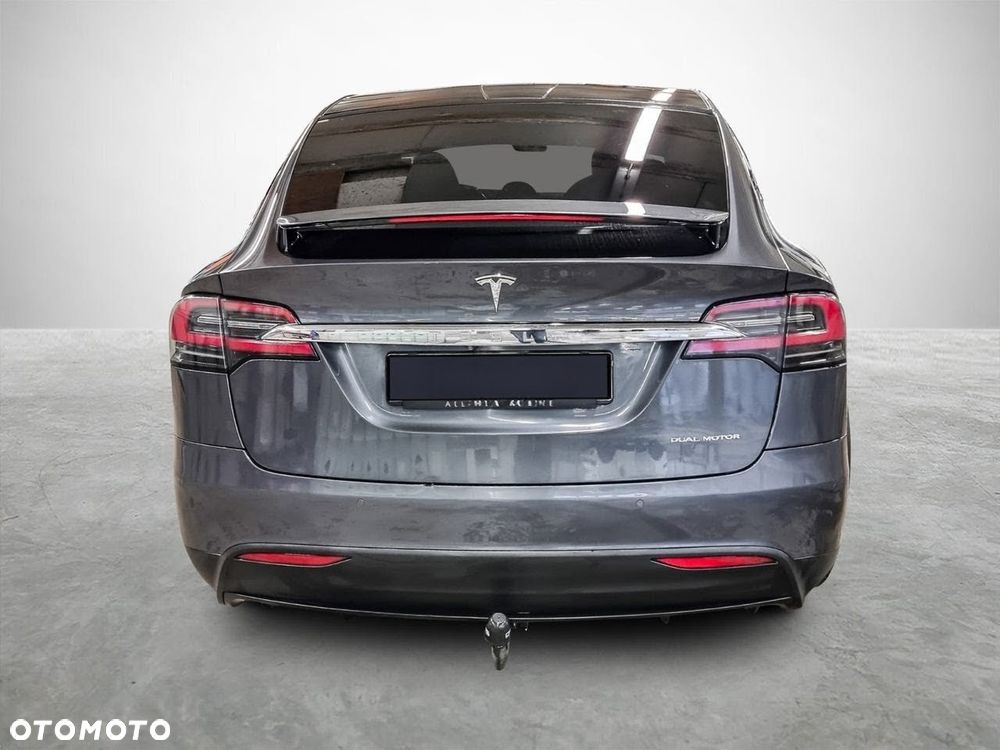 Tesla Model X - 4