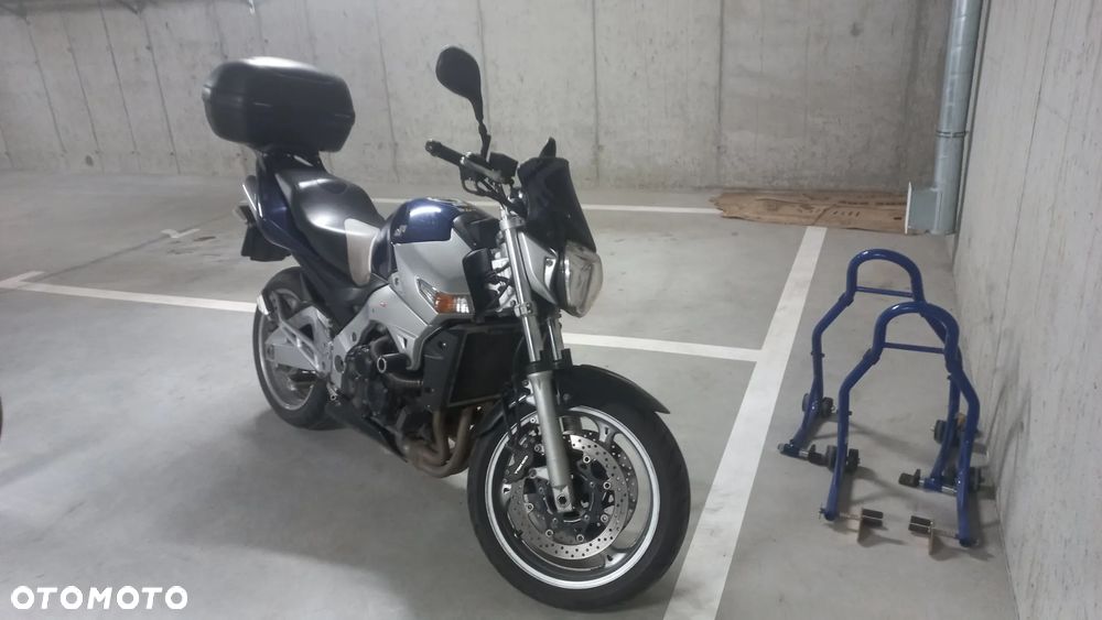 Suzuki GSR - 4
