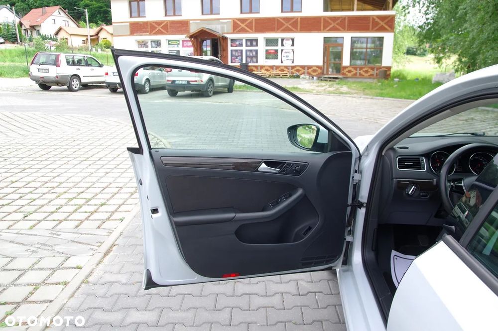 Volkswagen Jetta 2.0 TDI DPF BMT Trendline - 19