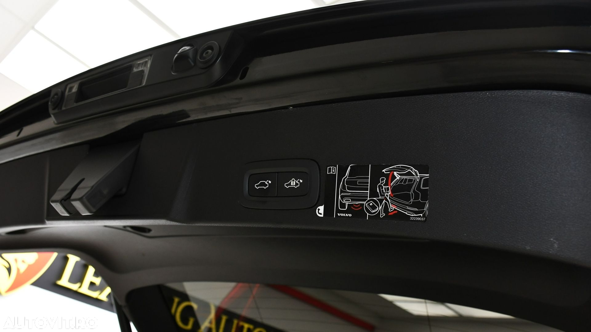 Volvo XC 40 B4 AT8 AWD Mild Hybrid R-Design - 19