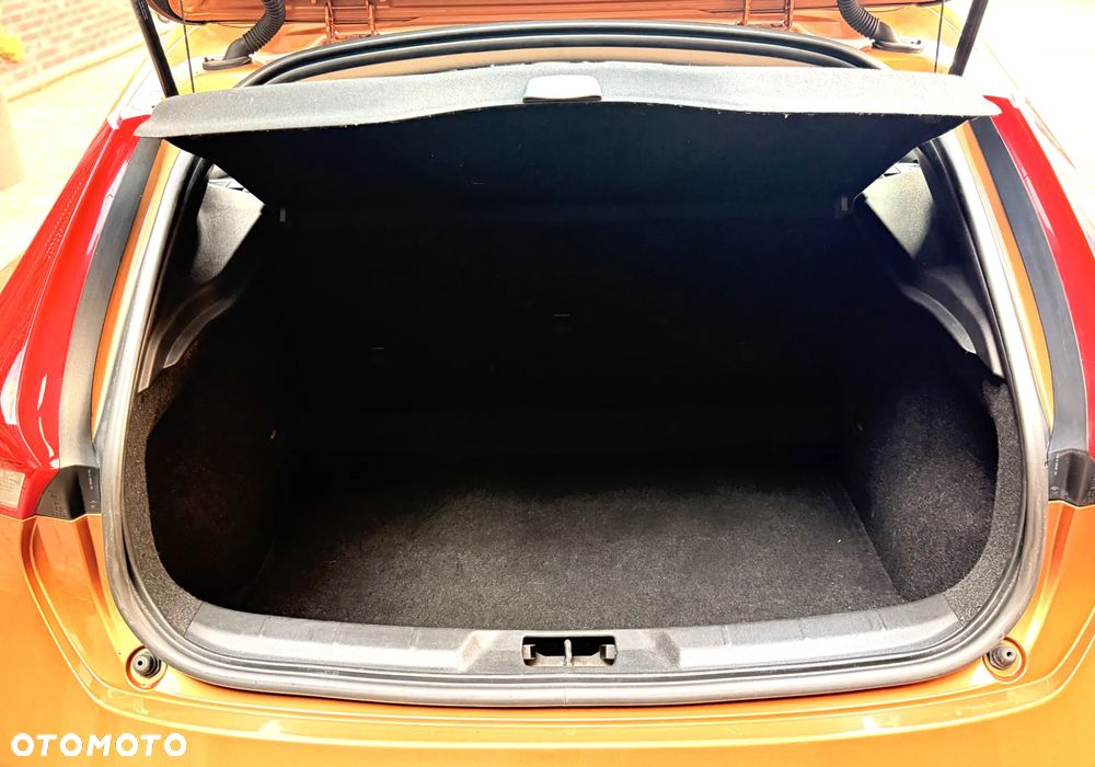 Volvo V40 D2 R Design - 36