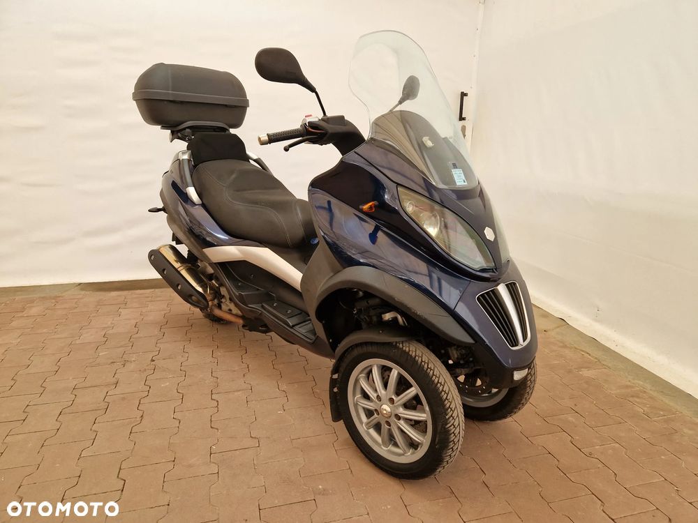 Piaggio MP-3 - 11