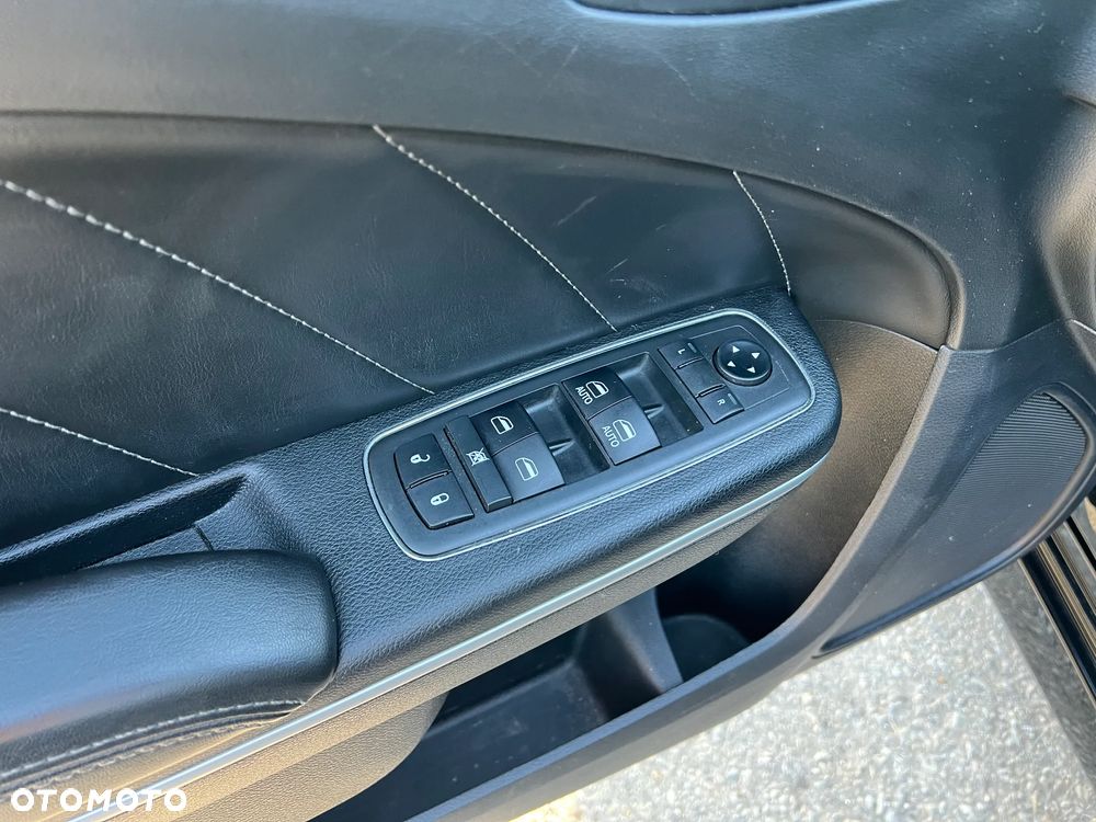 Dodge Charger 3.6 GT - 12