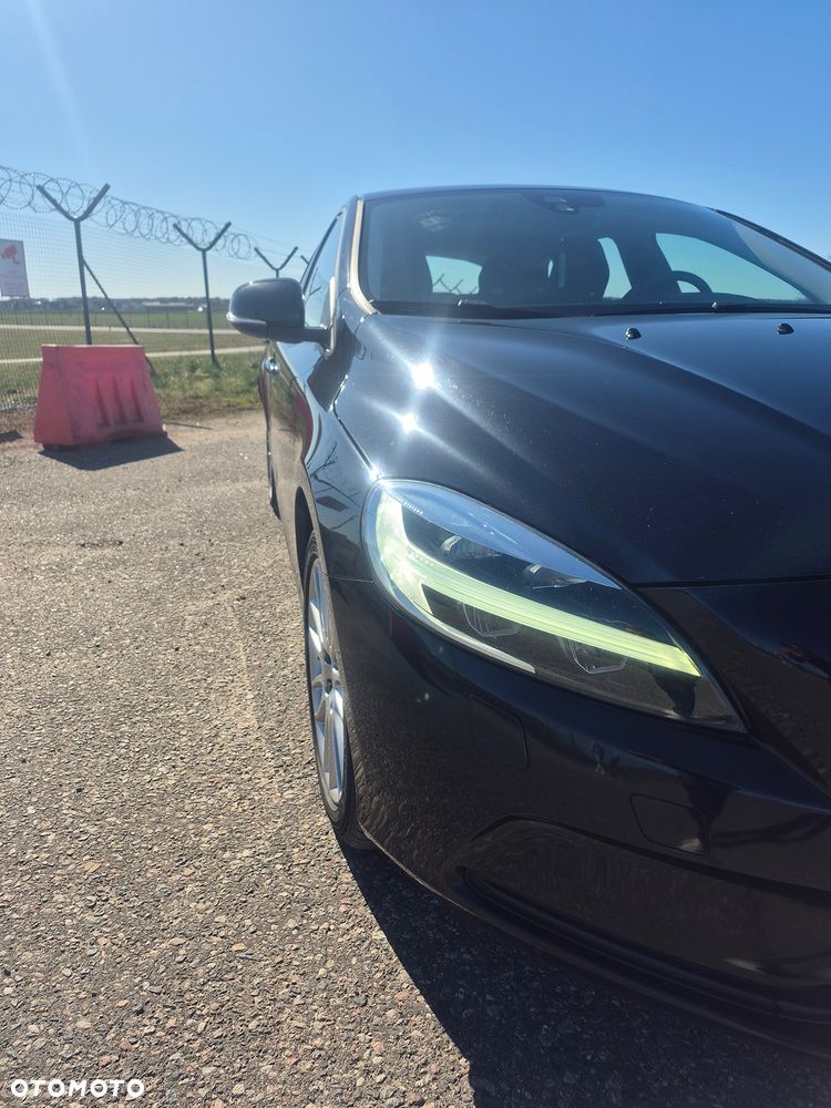 Volvo V40 D2 Drive-E R-Design Kinetic - 4