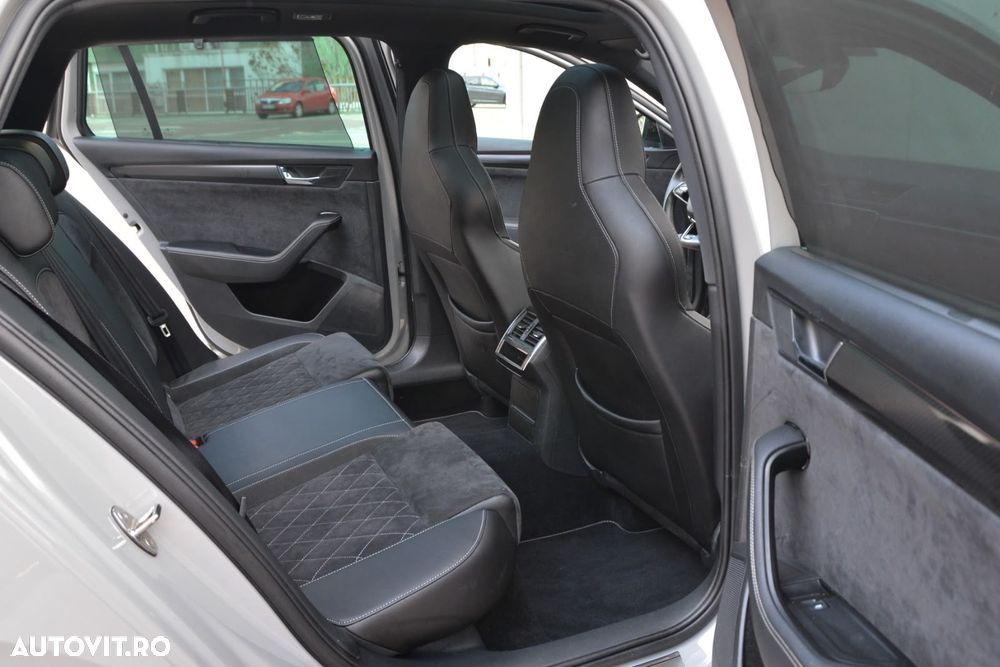 Skoda Superb 2.0 TDI DSG Sportline - 8
