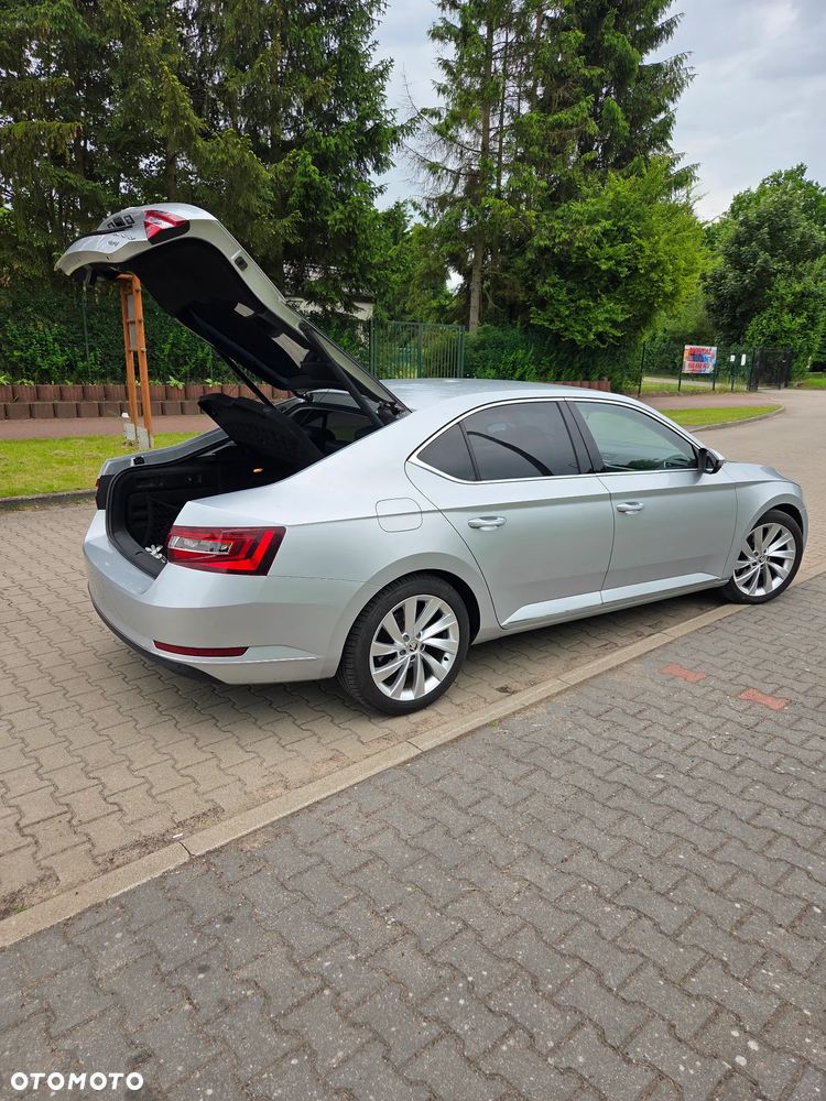Skoda Superb 2.0 TDI SCR 4x4 Style DSG - 8