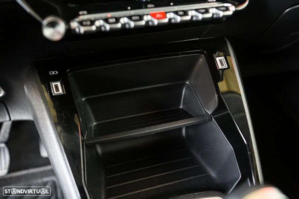 Peugeot 208 1.2 PureTech Active Pack - 46