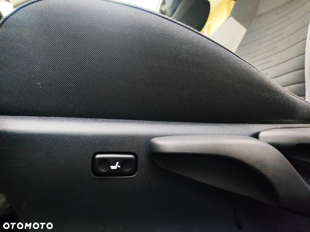 Toyota Auris Hybrid 135 Prestige - 12