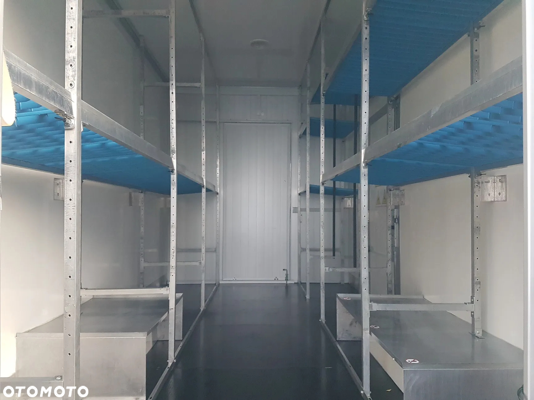 Iveco DAILY KONTENER NISKOPODŁOGOWY 4,43x2,23x2,42 SKLEP KAMPER KONIOWÓZ BAR KLIMA - 17