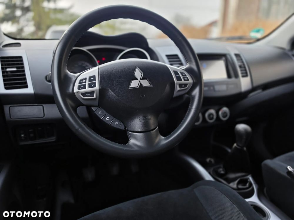 Mitsubishi Outlander - 23