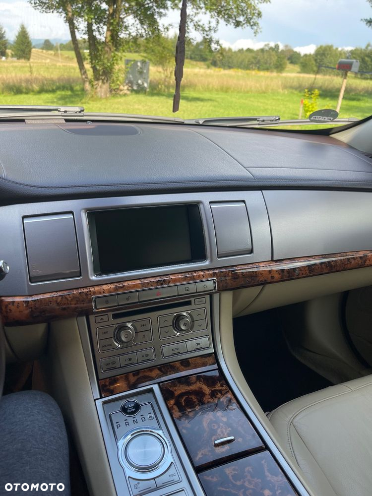 Jaguar XF 2.7 V6 D Luxury - 20
