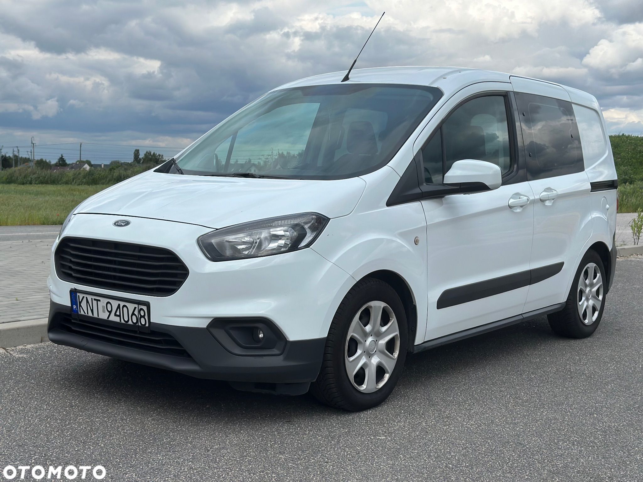 Ford Transit Courier - 1