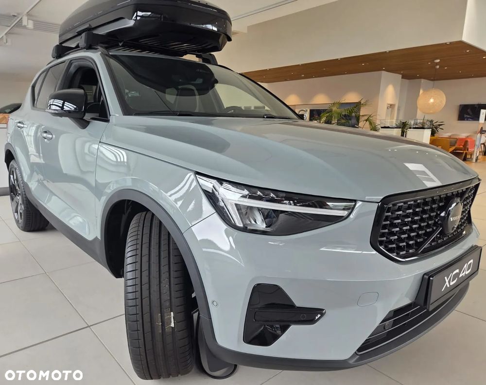 Volvo XC 40 B4 AWD Plus Dark - 3
