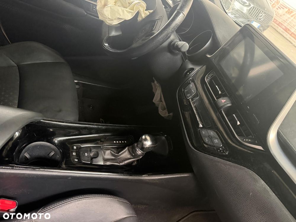 Toyota C-HR Lounge - 8