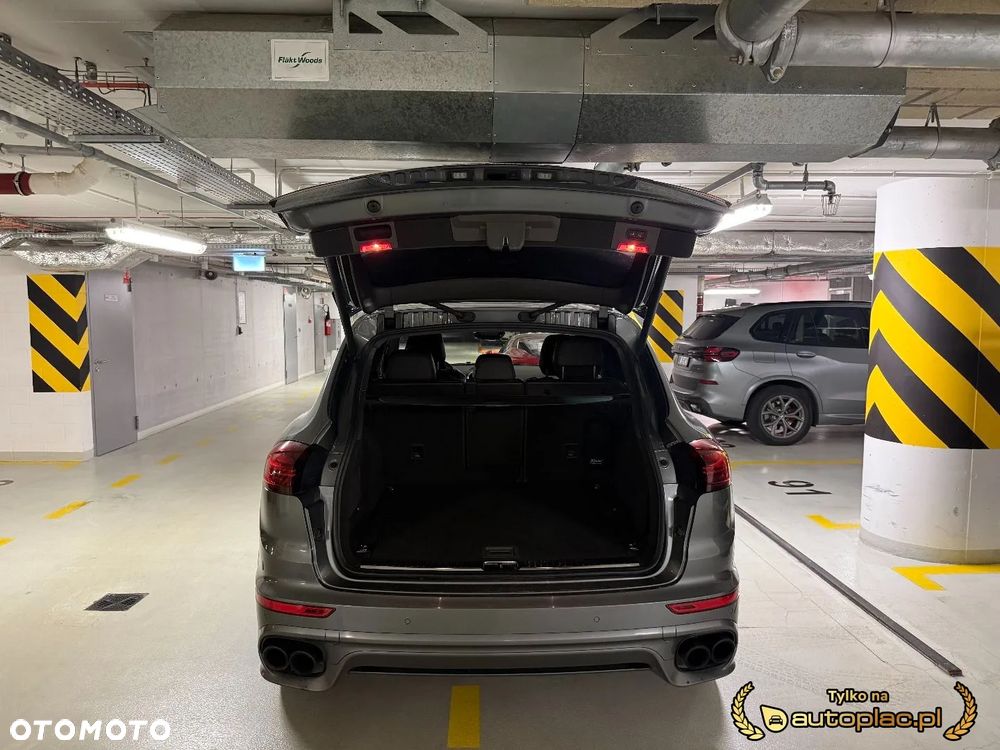 Porsche Cayenne - 12