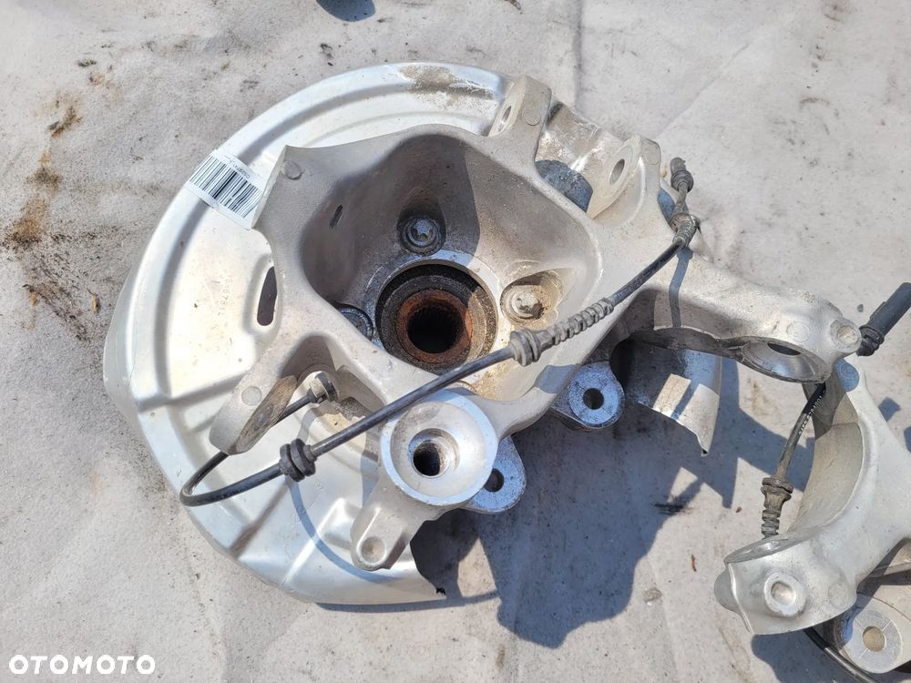 Zwrotnica piasta lewa prawa tył tylna ABS BMW F13 F12 4,0 D 6796146 6796145 - 6