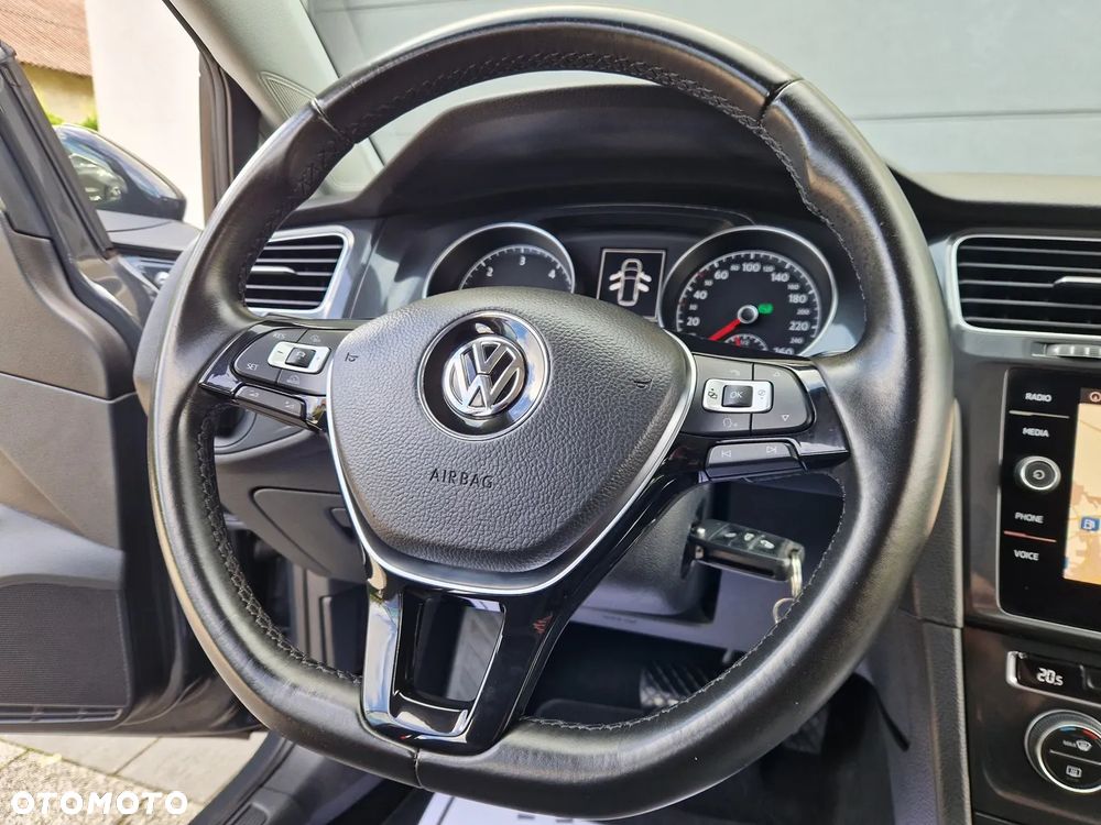 Volkswagen Golf - 25