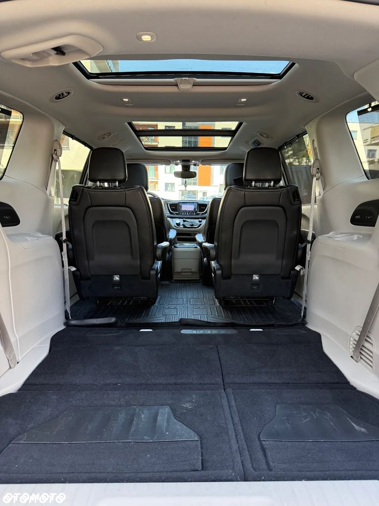 Chrysler Pacifica - 16