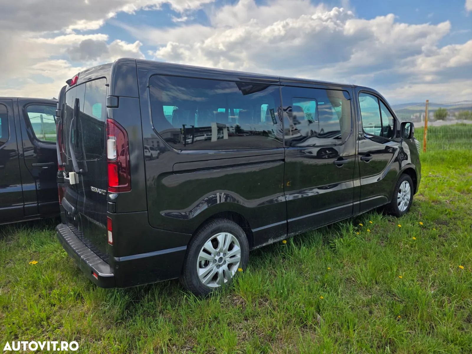 Renault Trafic Combi 2.0 Blue dCi 110 S&S L2 8+1 Zen - 3