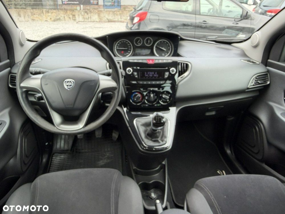 Lancia Ypsilon 0.9 Black&Red S&S - 28
